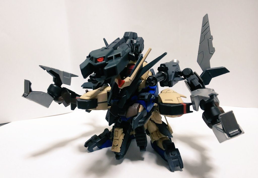 モビルモンスターモードへヴィーバレルのパイロットに反逆の可能性等が見受けられた場合の枷バグス側から強制的にコントロールされ、破壊のみを目的とした凶悪な形態である
    +