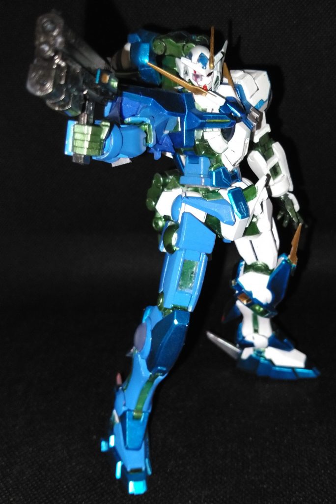 GNハンドカノンMSGのハンドガンをホルダー共に使用。GNミサイルの銃弾verを撃ち出す設定。側面にアストレアのコンデンサを取付しているのは弾切れ時には粒子砲に化けます(´▽｀)