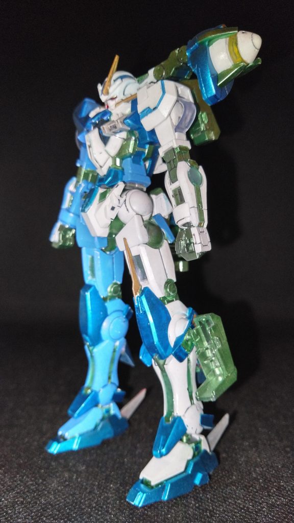 HGではシール表現だったGNケーブルをMGエクシアのＰＰシートのランナー切り出しに変更。GNドライブ、GNコンデンサのクリアパーツも同じくＰＰシートランナーを嵌め込みクリアーレジンにてカバー。これできっと粒子効率は増してる筈･･･！