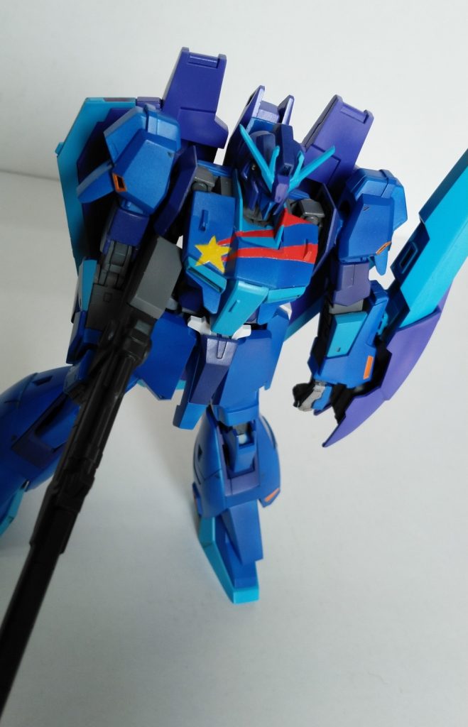 胸につけてるマークは流星!
どこかで聞いたフレーズですが、流星マークはマスキングしてエアブラシです。
大変だった割に少々よれてしまいましたね…。