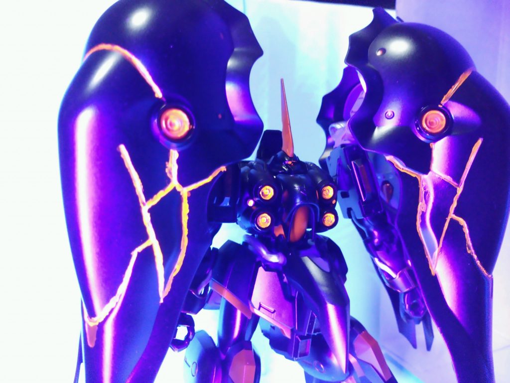 筆塗りの雑さが目立つ