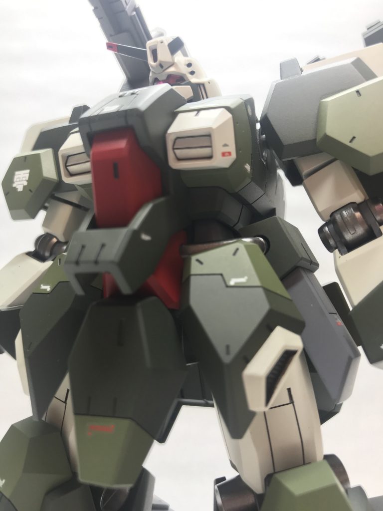 見上げ。同系色塗分けはなかなか難しいです。調色しようとするとほとんど同じ色になってしまったり、塗分けの部位を考えたり奥が深いです。