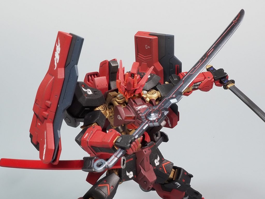 　γナノラミネートソードは､シルバーにスモークグレーで塗装後､赤い墨入れをしました。　禍々しさが上がって､切り札感がUPしたかと？