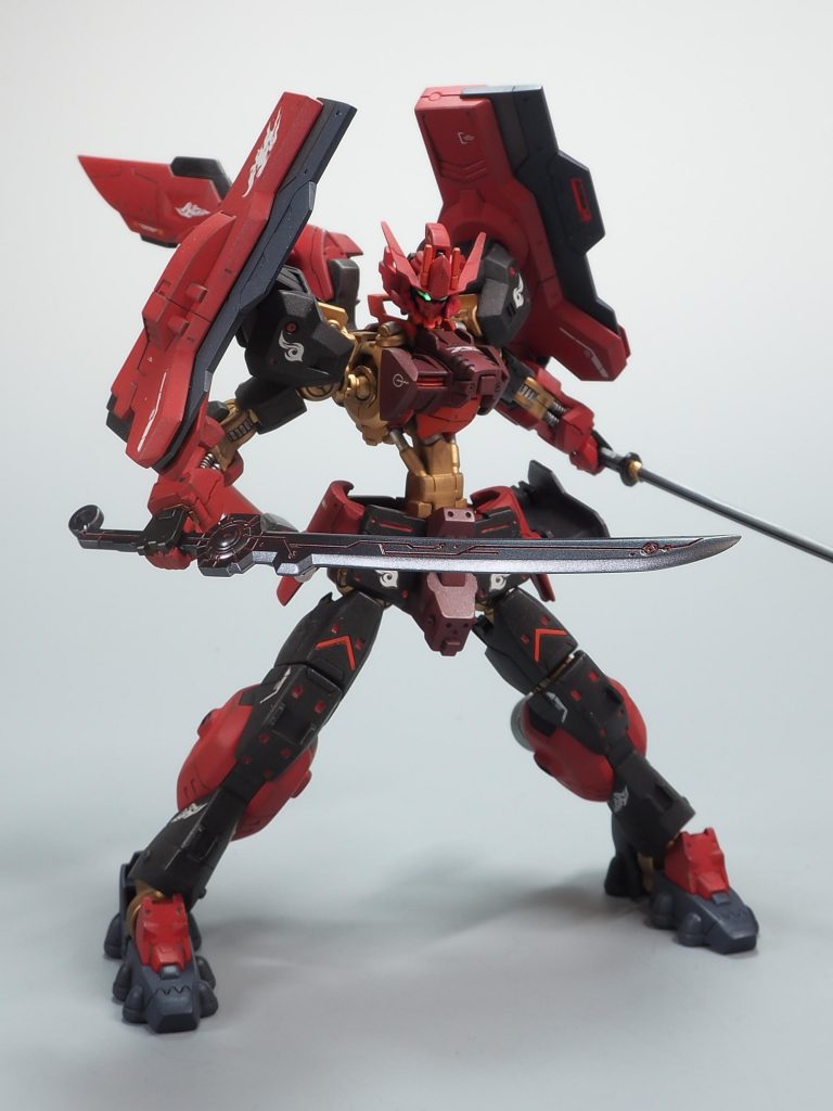 　鉄血シリーズ､確かによく動きますが接続のポリキャップのヘタリ､とくに肩がウイング部の重みで下がる､下がる💦なので､関節の補強が必須でした｡　その辺を踏まえてもう一度チャレンジしたいです。　最後まで閲覧していただけた方､アリガトウ御座います｡コメントなども貰えれば幸いです！