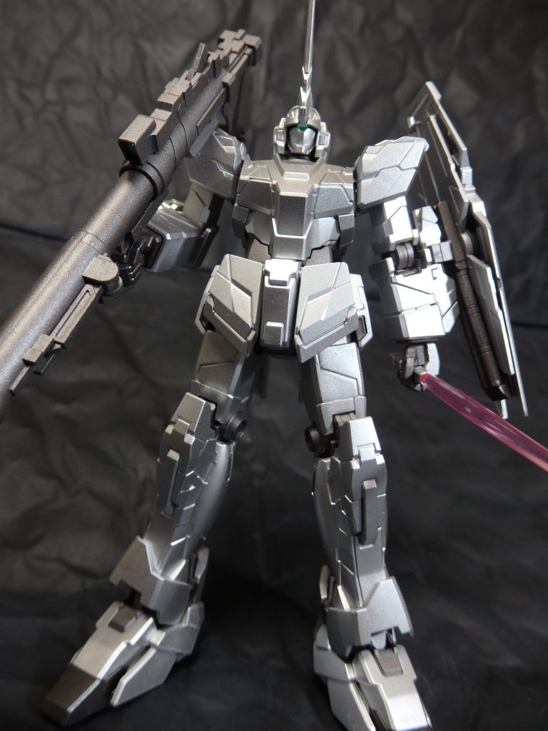 塗料は充電式エアブラシでベランダ塗装です。成形色が白　⇒　ガイアカラーのＥＸ－シルバー。成形色がグレー　⇒　Mr.カラーのNo.61焼鉄色成形色がインディブルー　⇒　ガイアカラーのスターブライトアイアン。 