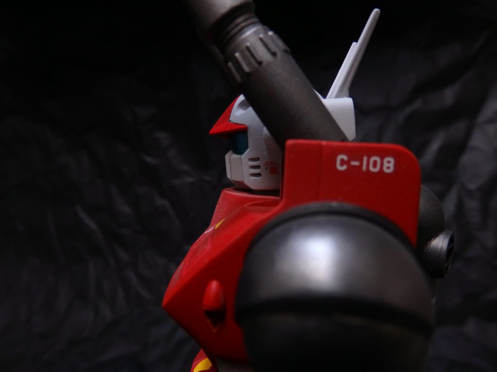 当時のキットのスタイルとパーツ形状は活かす方向で、少しだけ改造しました。改修点1 首を少し延長して、わずかですが顎を引いています。    +