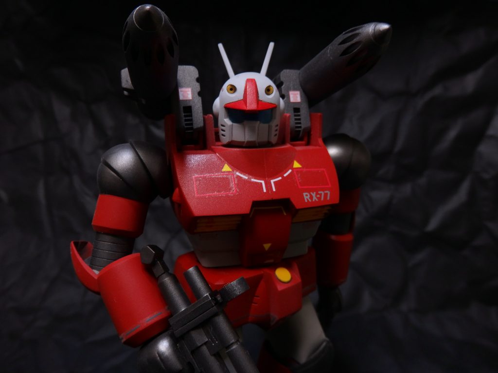 付属のデカールを、説明書通り、箱絵通りに貼りました。それだけだとどうしても寂しかったので、市販のデカールを雰囲気を壊さない程度に追加しています。関節の稼働域はとても狭いので、腰の回転を追加してもロクにポーズがとれませんね。お金は何とかなりますし、技術も向上(主に工具のおかげで)しましたが、いかんせん時間はどうにもなりません。合わせ目消しや塗装に甘い所が多々ありますが、それも自分クオリティという事で完成させました。「当時欲しかったガンキャノン」が実現出来たと思います。    +