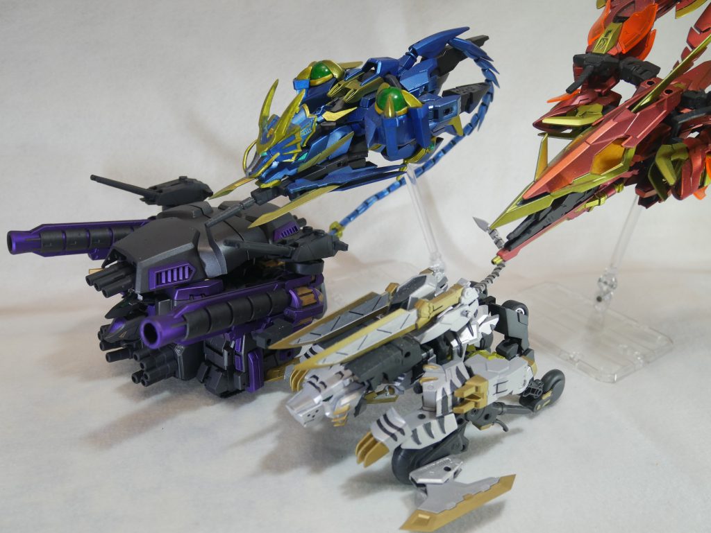 やっと4体揃ったので並べてみました。これを見てこれがコアガンダムのアーマーだとわかる人がいったいどれだけいるでしょうか?もうほとんど原形留めてないもんね。ウン。