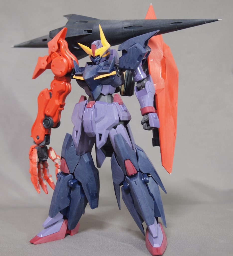 塗装前。右腕の肉抜きはエポパテと瞬着で埋めています。