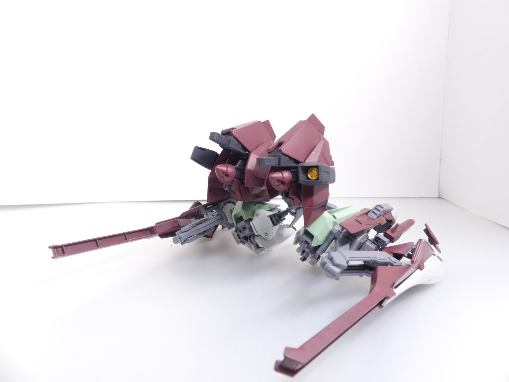 後ろから。マテウスのメガ粒子砲も取り付けます。 