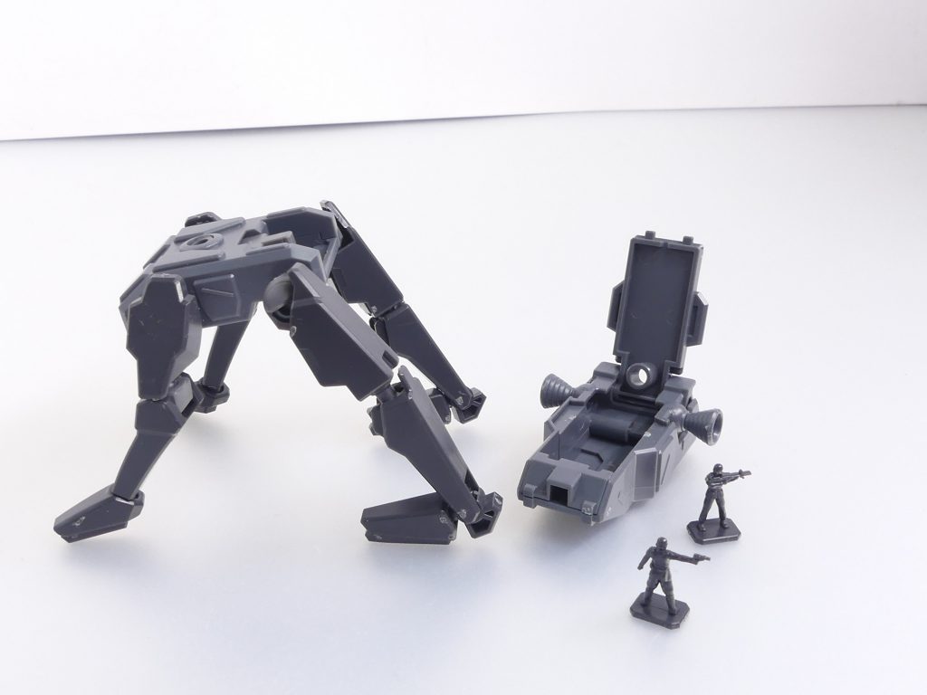 タイム・ストップ作戦:完成した1/144ジオン兵は、それぞれが別行動可能。パーソナル・ジェットを持ち、敵のガンプラに小型爆弾を仕込んで破壊する戦法を主とした。人員輸送車はハッチが開閉可能。3ミリ穴も開いています。