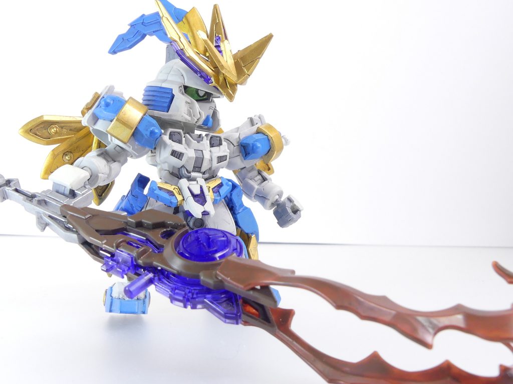 【ガンプラデータ】ベース：神風騎士　テンペストールギス（EX17）使用：SD三国創傑伝　諸葛亮フリーダムガンダム電撃ホビーマガジン付録　1/400　ガンダムTR-2【ビグウィグ】　など仮面は真の姿を隠すための物。シュナイデのテンペストールギスの真の姿は、「トールギスIIをベースにした」マスクオフのすがたでした。メイン武装はドーバーワンド。ランスやスラスターは実は後付けだったのです。ちなみに、筆者･･･「敗者たちの栄光」は全く見ていないので、ヒートランス・テンペストとはなんの関係もありません。むしろ皆様の作品で知りました。 