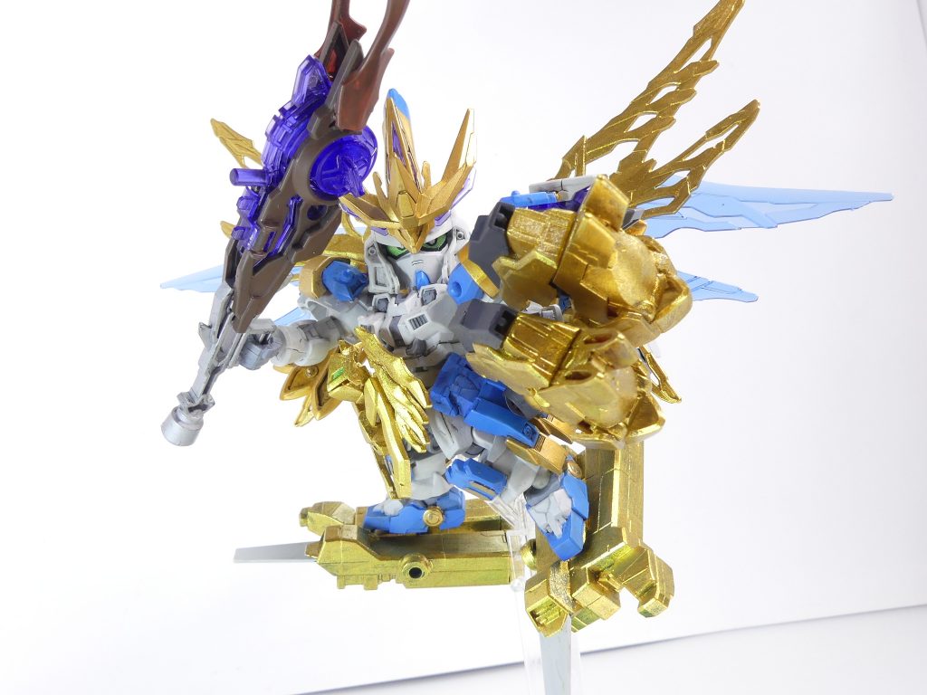 グリフォンクロー：強力な風魔法をくぐり抜けた相手には、ナノラミネート強化されたクローの一撃をお見舞いする。グリフォン足パーツの扱いには最後まで悩みましたがこのような形に。元キットのトールギスには肘にも３ミリ穴があるのでそこに接続。元キットの穴は右肘以外全て使うことになりました。 