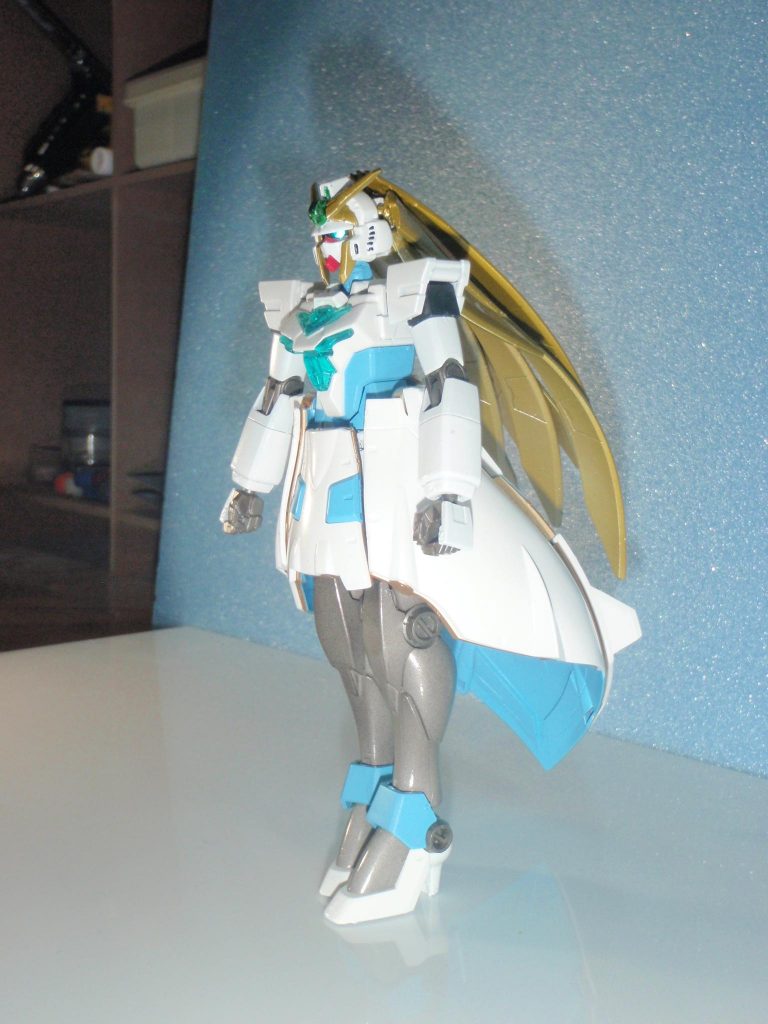 横目がいい感じに光ってる~・・・ただの付属シールですけどね~