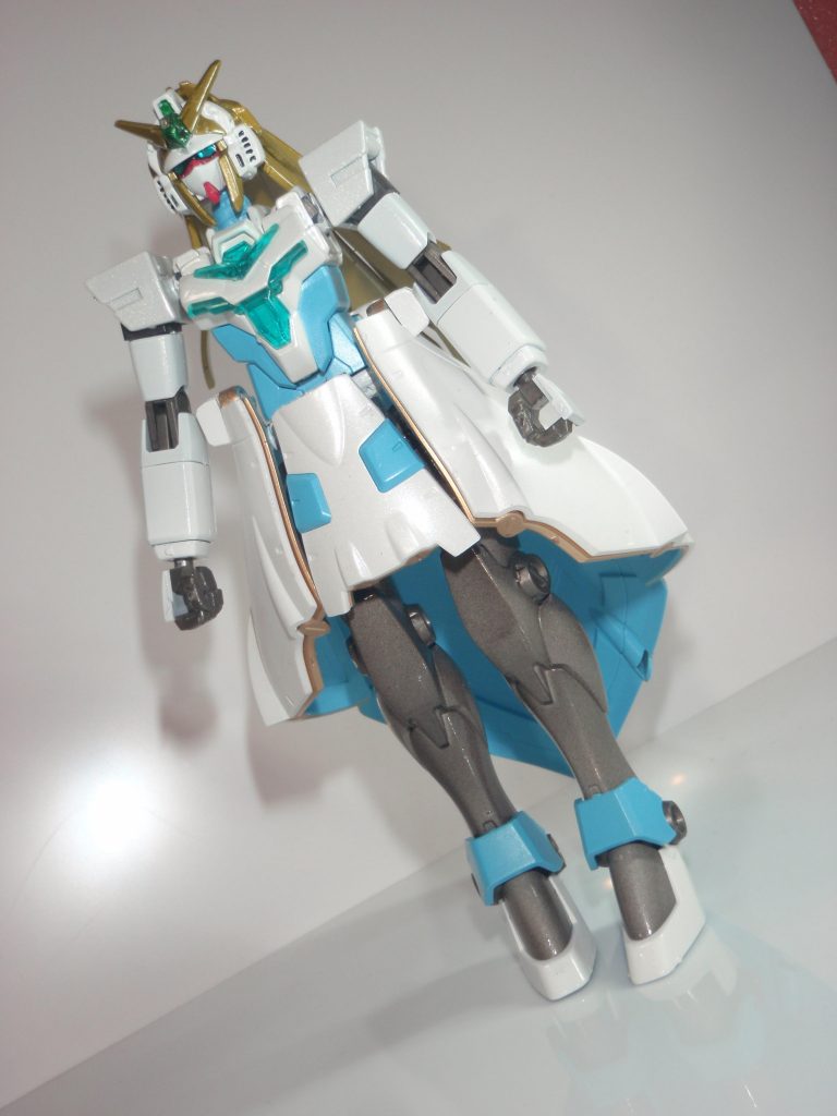 正面塗装肩、胸、スカート:スーパーホワイト+ホワイトパール+光沢クリア足:スーパーホワイト+ガンメタ薄め+光沢クリア髪:シルバー+クリアイエロー+ホワイトパール+光沢クリアー腹、スカート内:ライトブルー+つや消しクリアー腕:キャラクターホワイト