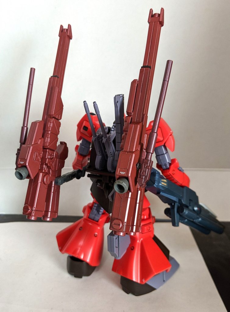 「リック・ディアスに大型ブースターキャノンバインダーを装備させ独自にアップグレードされた機体、シュツルム・ディアスを再現しようとカスタムされているが、カラーリングをそのままにカスタムパーツを取り付けられているため、あまりパッとした見た目の変化が無いように様に見えるのが特徴、なおシュツルム・スィムプリファイドゥという名は「シュツルム・ディアスの簡易型」という意味で付けられた名である」今や入手が困難なシュツルム・ディアスがどうしても欲しかったのでプラ版とジャンクパーツを使いそれっぽい物に仕上げてしました、カラーリングがそのままなのはあえてそのままのカラーで見てみたかった結果です