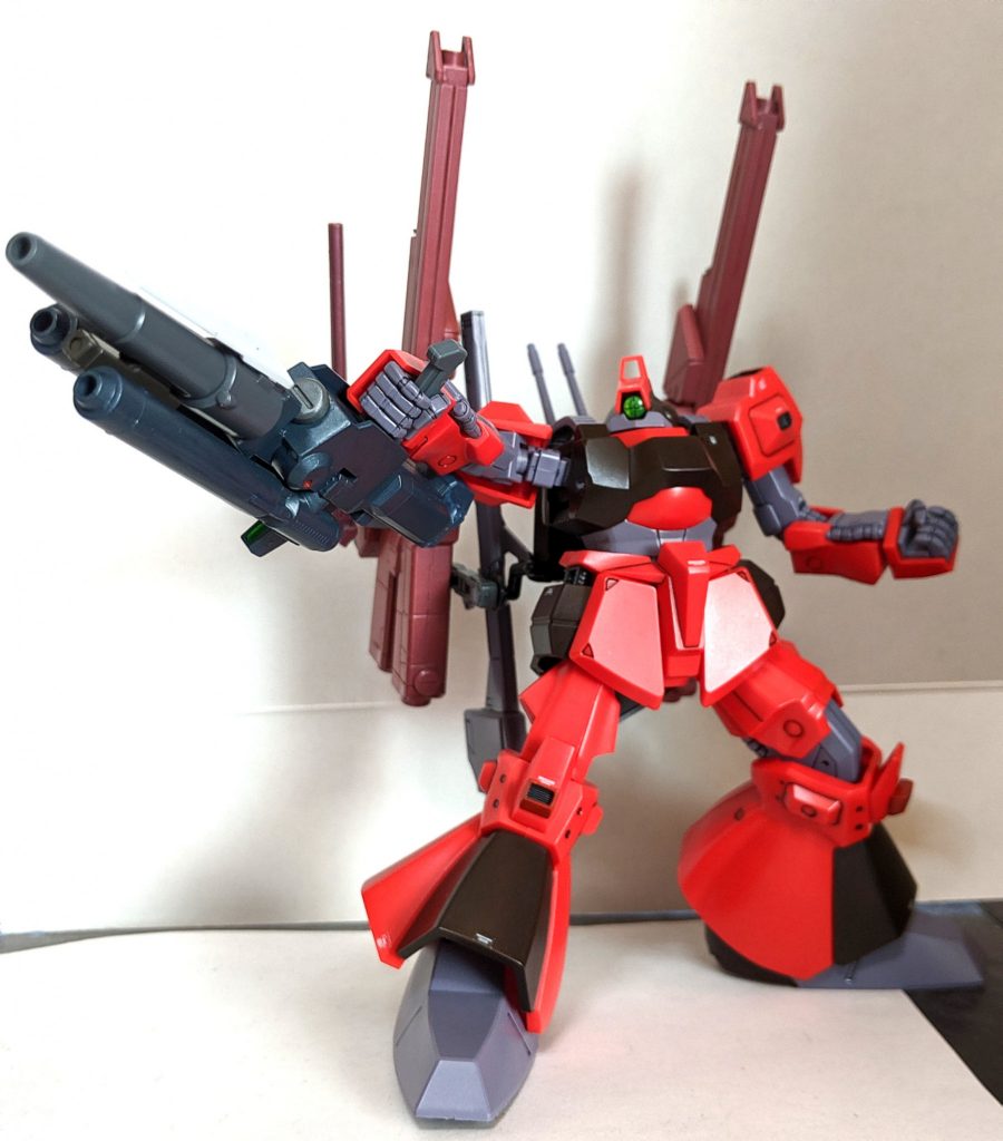 「大型ブースターキャノンバインダーに目が行きがちだが、もう一つの特徴でもあるのが本機用に作られたメガ・ビームライフル、ZZガンダムタイプが使用するダブル・ビームライフルを改造し本機が装備できるように調整した後、火力向上の為にメガ・ランチャーを搭載し完全な専用武装へと変化した」バインダーだけ付けて一部を弄るだけでは面白くないと思い、1/144スケールのZZガンダムのダブル・ビームライフルを改造して装備出来るようにしてみました