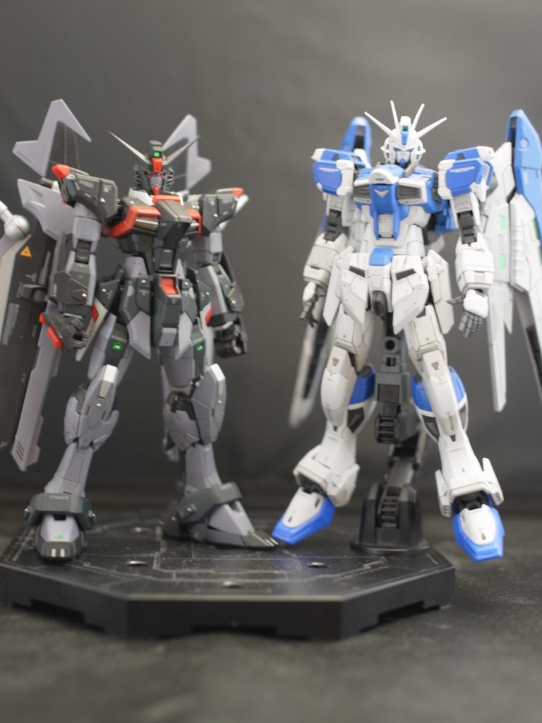 ちなみに、羽を取られたディスティニーにはノワールストライカーを担いでもらいました。
こちらは、武装製作中なので、完成後近日アップの予定です。