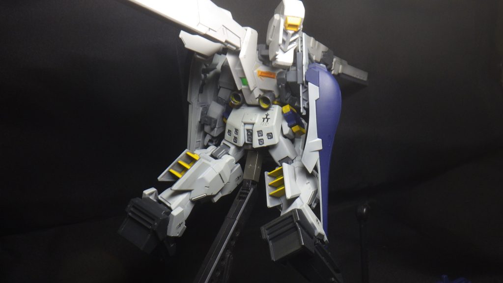 盛りに盛りまくったはいいですが、ロングレンジビームライフルとブースター、ウィンチが干渉欠陥はヘイズルに活かす形でフィードバック