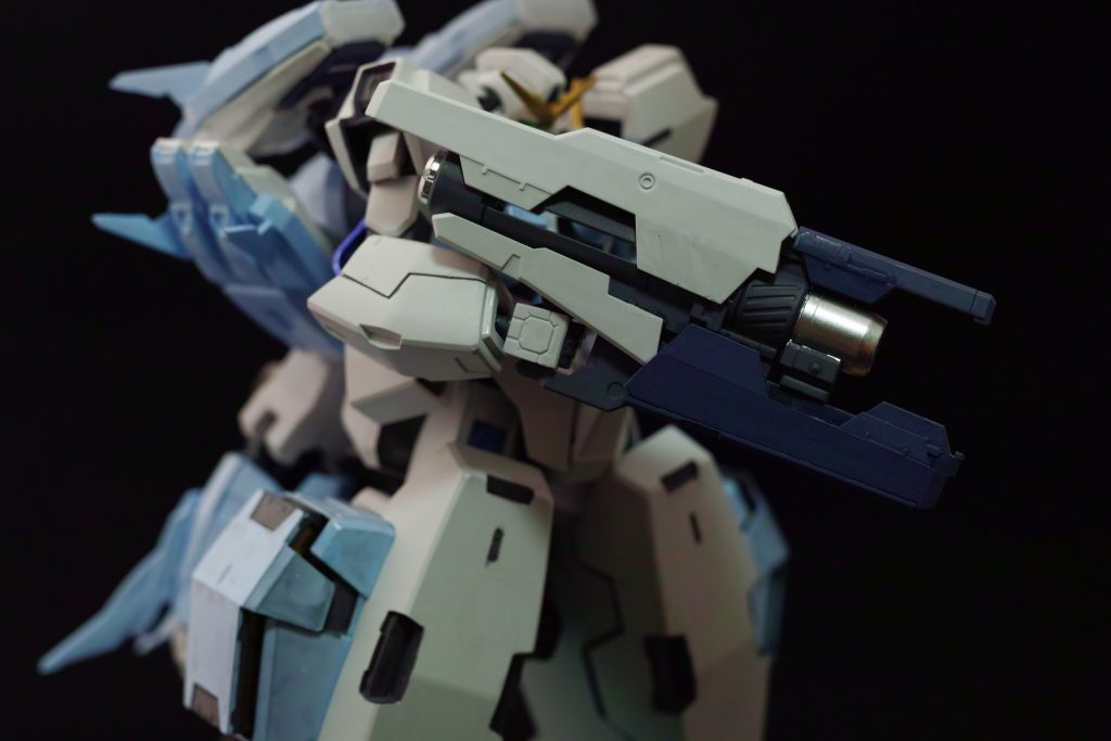 携行武装はGNバズーカ。ヴァーチェが装備するものを改造しており、射撃精度は大幅に劣るもののビーム拡散性が高く前方の敵に対して近・中距離での範囲攻撃が可能である。
ハイパーバーストモード等への可変機構は設けていない。