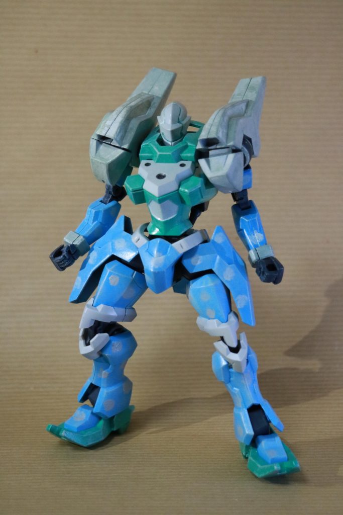 肩の部品が独自で使いにくかったです。