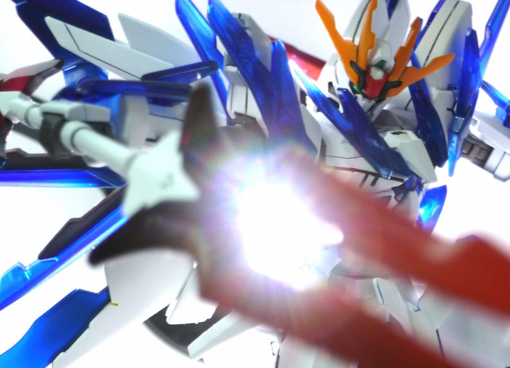 腰部のスジボリは左右で非対称になる様にしました。