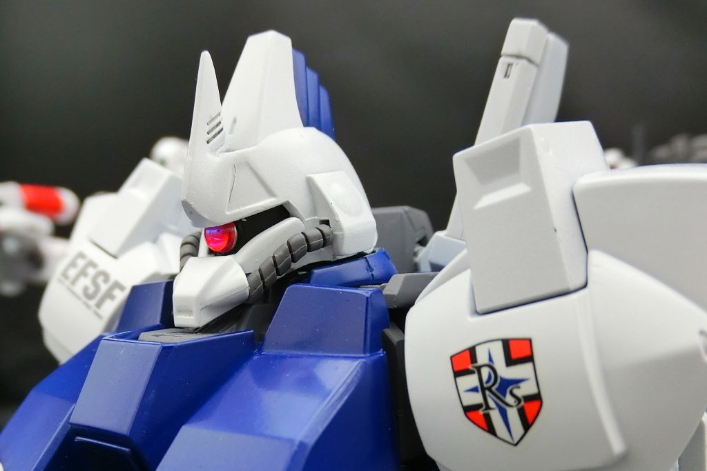 隊長機という設定で角付きにしました
    +