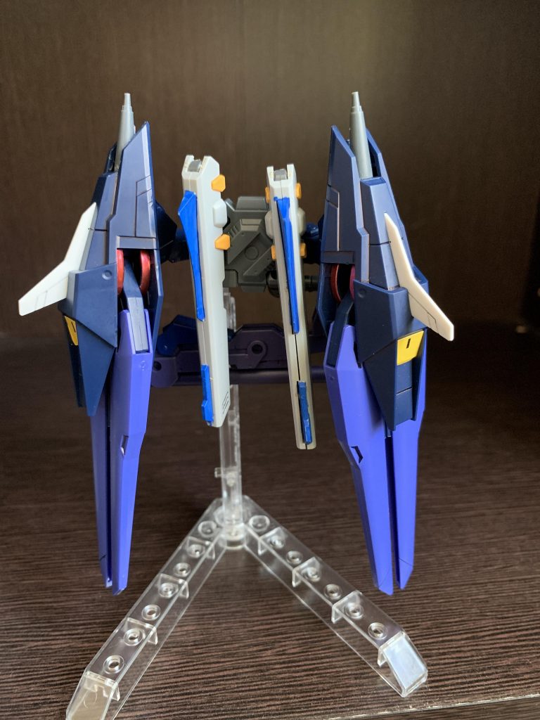 コスモストライカーE主に宇宙空間での運動性と機動性を向上させるストライカーパック