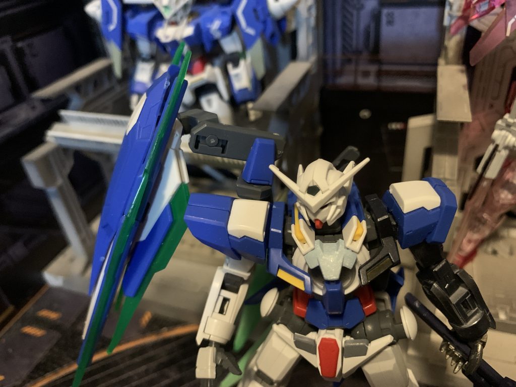 肩とシールドをhgダブルオークアンタの部品にしてます。