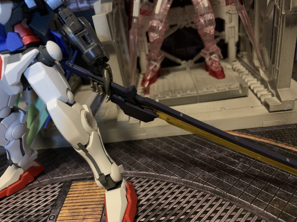 手首をコトブキヤシャープバンド　武器をコトブキヤ　サムライマスターソード使っています。