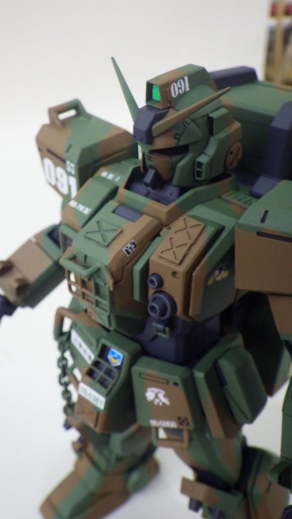 戦闘想定として「ケージ装甲」「爆発反応装甲」の二つを追加。特にテロリスト対策で下から狙われるなら脚とコクピットなので重点的に。足首、肩、コクピット等のケージ装甲には「Nゲージ 保線区車両」からパーツ取り。