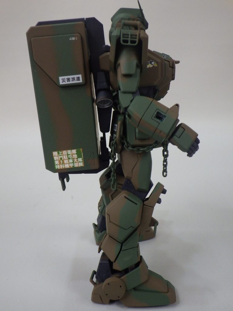 二色迷彩は納車時に塗装済みと隊員がスプレーする場合と二種類あるようです。法則性も決まっておりますが、ここからは「特定秘密保護法」に抵触する恐れがあり、秘密。