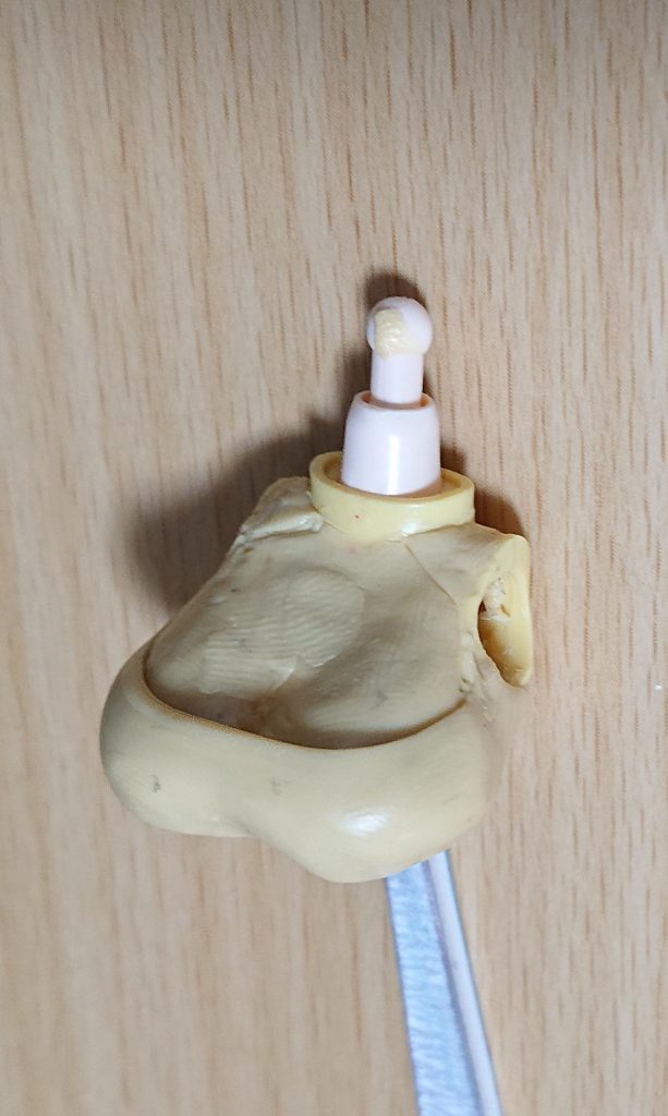 バスとはエポパテで形状変更。