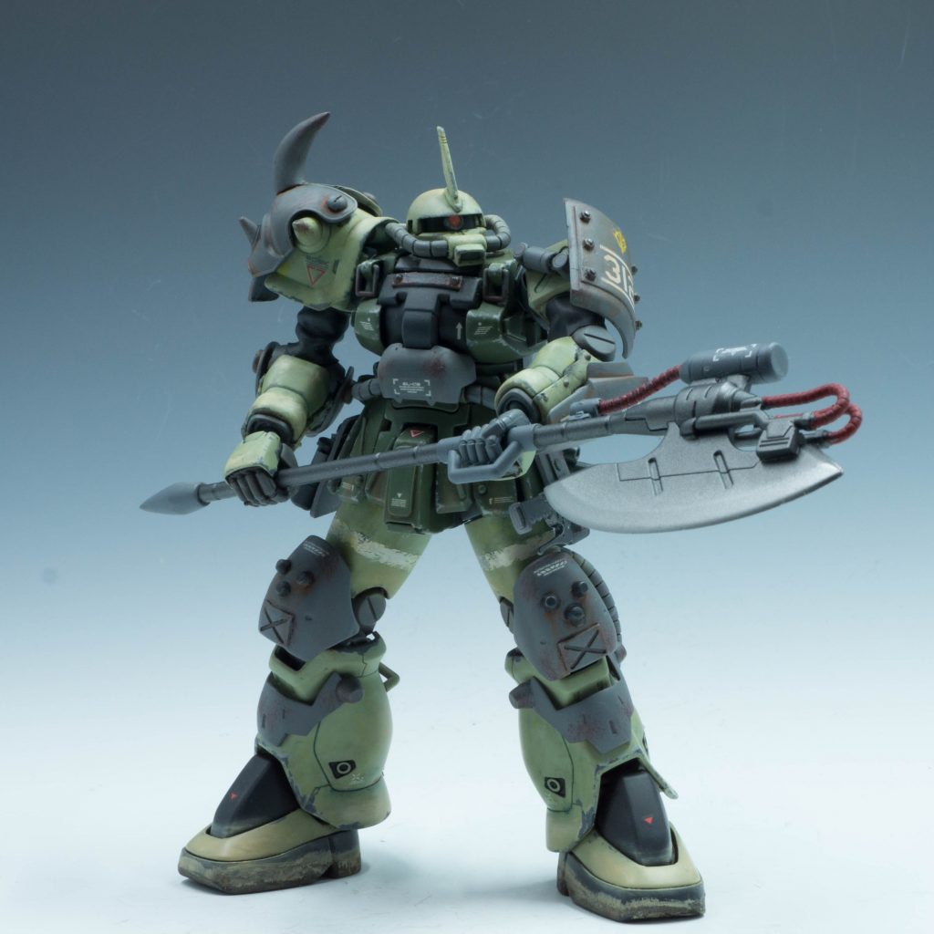 格闘武器②　ジャイアント・ヒートホーク
ヤクトザクのメイン武装。
大きな斧部分と長い柄が相まって、破壊力は相当である。
ジャイアント・ヒートホークは、背後に懸架できる。