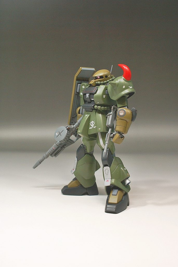 胸部はプラ板造形、脛宛てはプラ板造形です。膝当ては開口してます