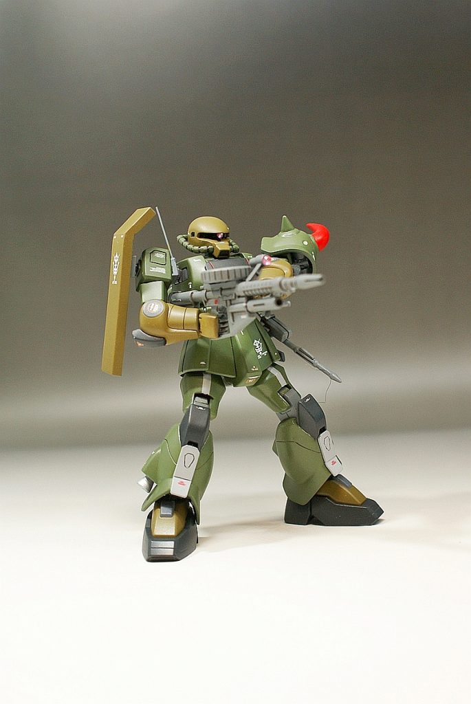 マシンガンはHGUCグフを使用。