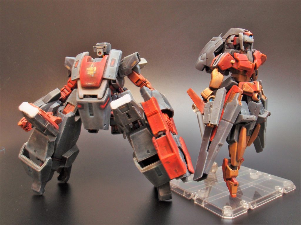 当初は1機で行動していたがある時から僚機を伴うようになる。火星の何処かに眠っていたものが合流したと推測されている。