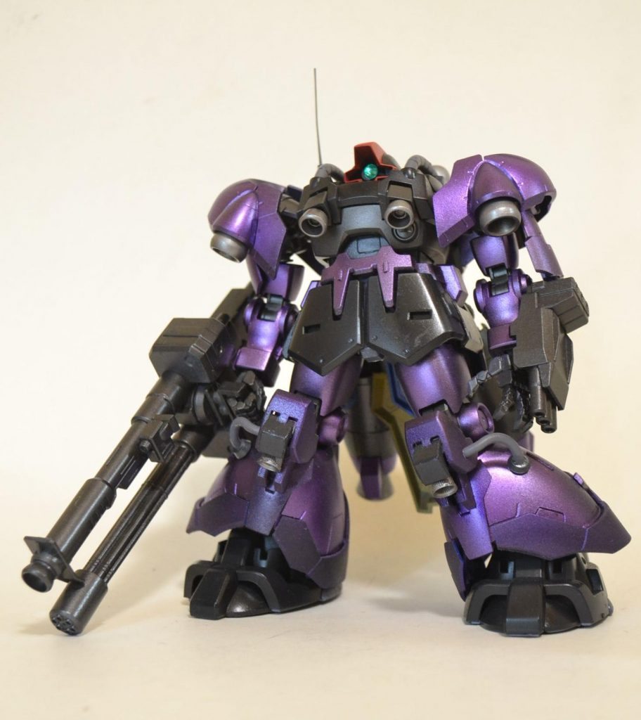 カラーはMr.カラーのGXメタルバイオレットです。なかなかいい色です。肩のアンテナはフルバーニアンだけど大気圏仕様を表現してます。(わかりづらい)
