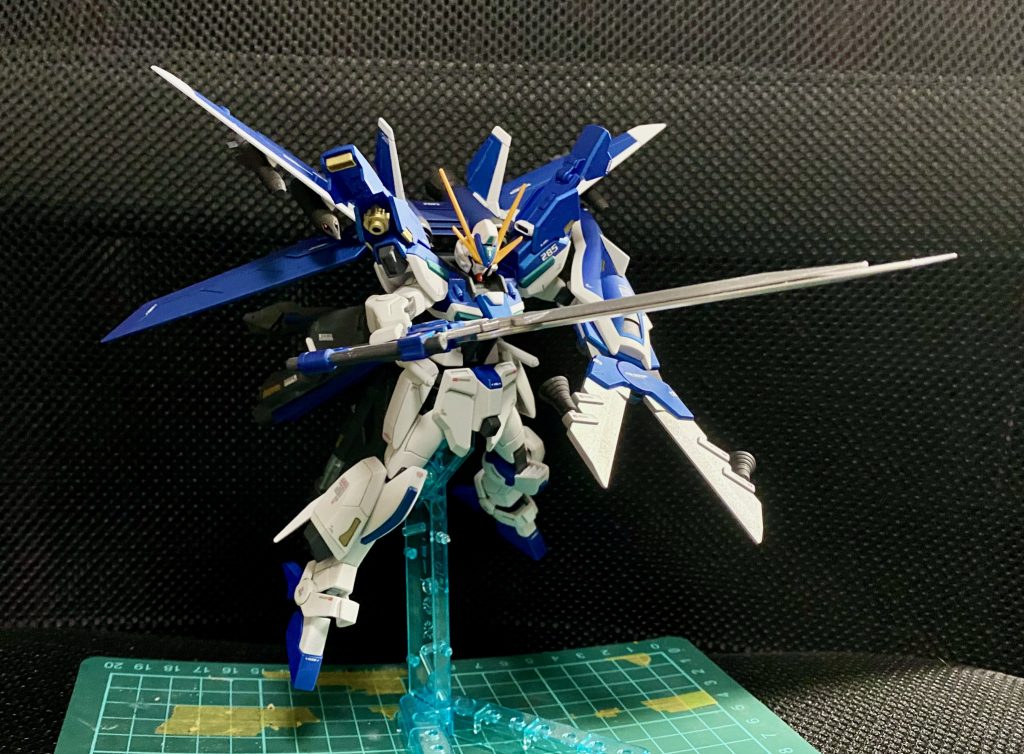 フル装備。肩は展開して内部にスラスターがあります_(:3 」∠)_