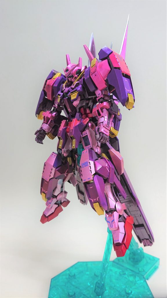 白だった部分はシルバーに塗ったあとクリアピンクにCCパールレッドを混ぜてキャンディ塗装。