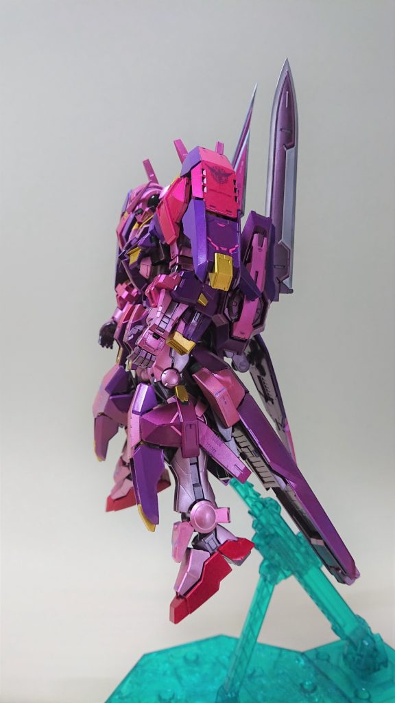 アバランチェユニット・ダッシュユニットのお陰でほぼポージングは無理。