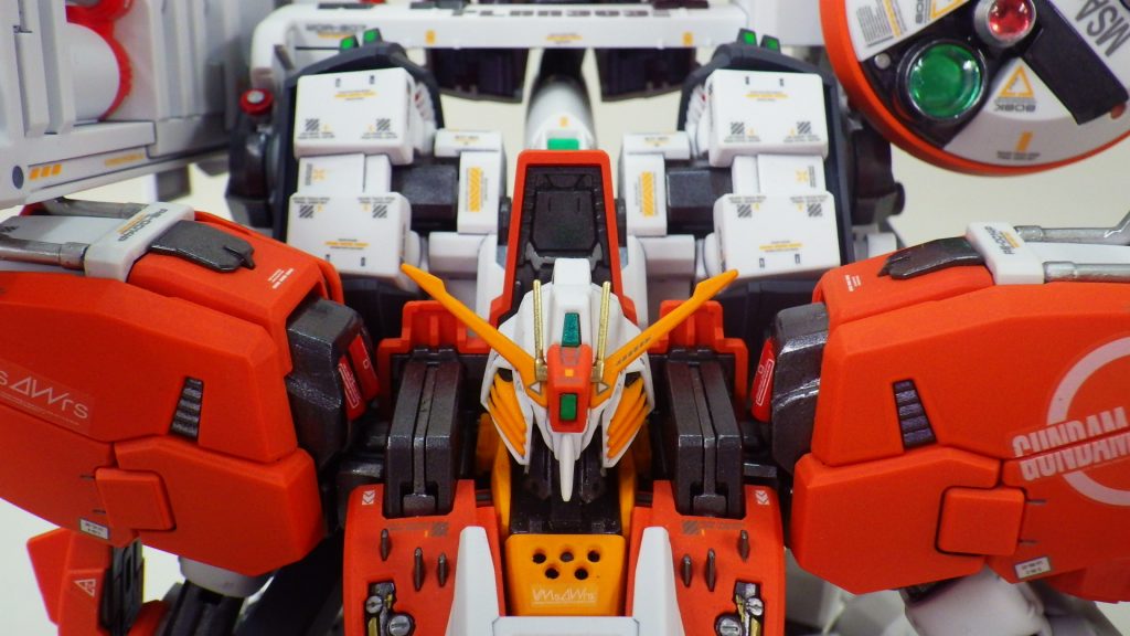 肩の付け根のアブソーバーは新造。