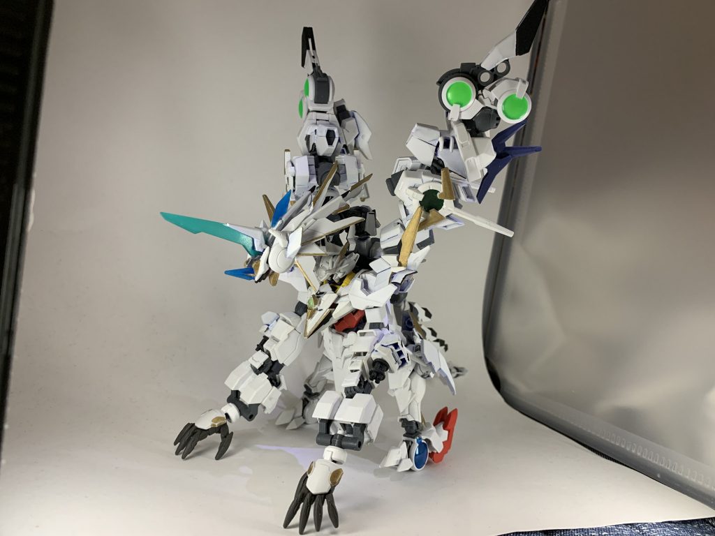 D-Break(MA状態)メインにサブユニットが合体している間のみ変形可能。機体出力がMS形態よりも格段と上がっておりこの状態でトランザムすると太陽炉同士が共鳴し合い周りの太陽炉搭載型を少しの間支配する事が可能になる。弱点としては暴走&支配は、Aドライヴシステムを持つ機体には効かないこれも元ネタ?と言うかモチーフがヴァーリの「白銀の極覇龍(エンピレオ・ジャガーノート・オーバードライブ)」です笑