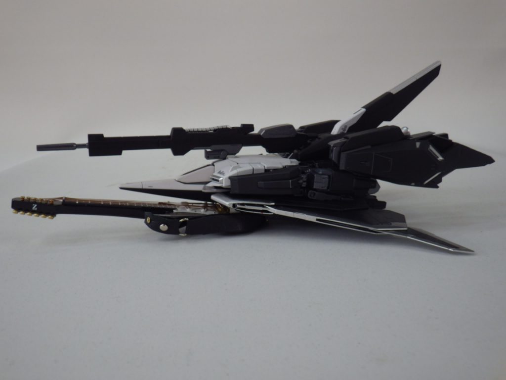 ハイパー・メガ・ランチャー用の穴に懸架するかたちに。