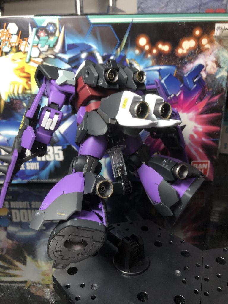 後ろ姿もカッコええっすわぁ。さすがドムさんヒューヒュー!