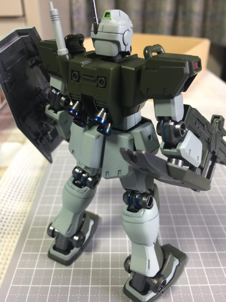 タミヤの缶スプレーでガンメタル、NATOグリーンとライトブルー。ブリティッシュオレンジとクリアブルーを筆塗りしてます。色のノリが良かったので、仕上げのクリアーは省略しまして吹いてません。