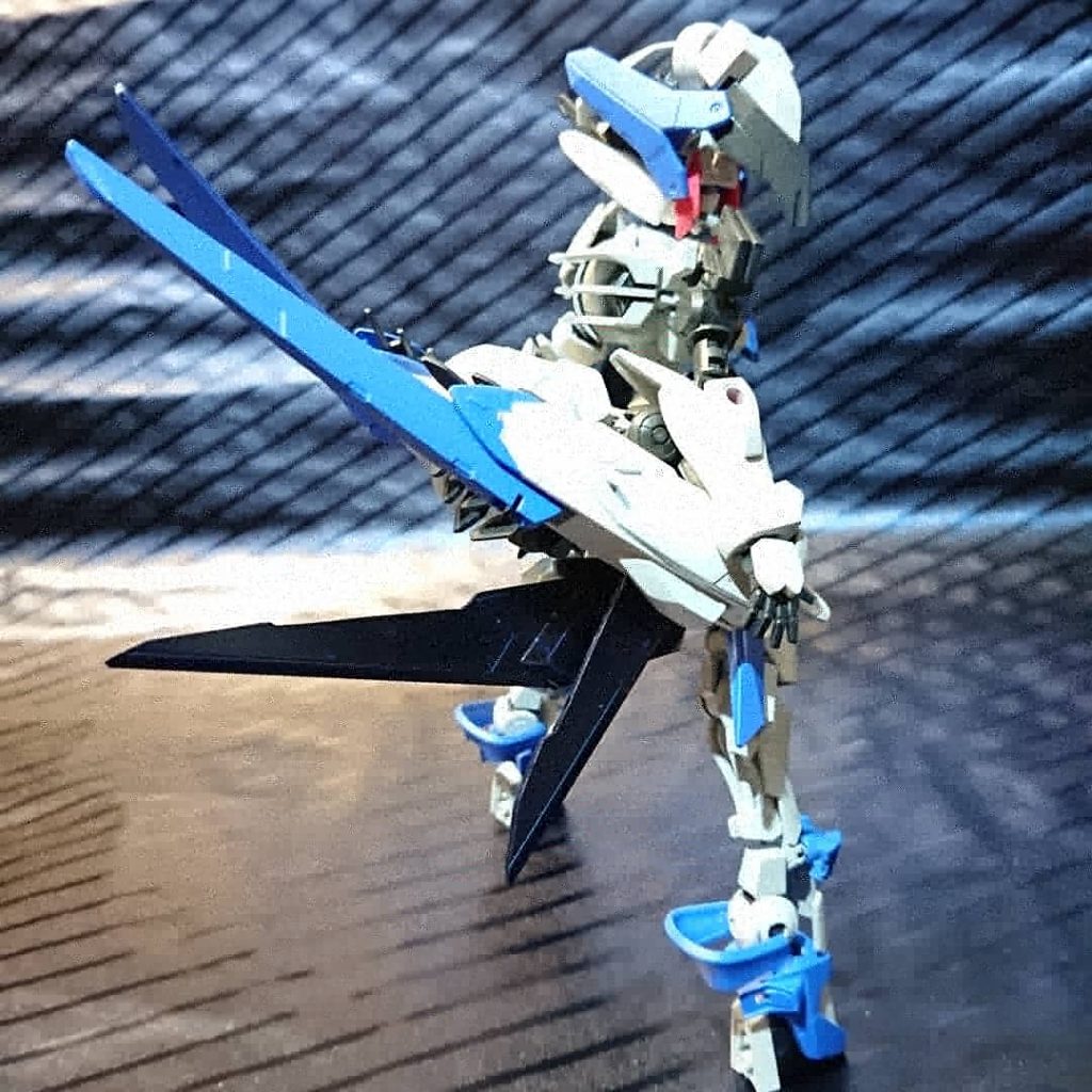 脚のラインをキレイにしたくて、試行錯誤。結果、纏足風ハイヒールに落ち着きました。かなりの高身長さんとなり、普通のHGより頭2~3個くらいは高いです。