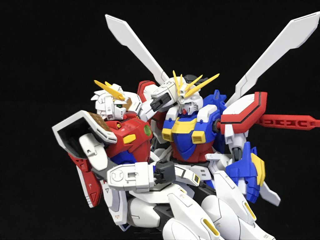 勿論スタンドで支えてます