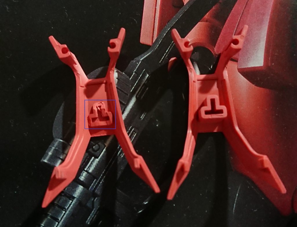 前面装甲裏側のダボもカットこれで脚部外装を全て組あげた状態でも下からフレームを差し込むことが可能になります。ちなみに前面装甲と脚部の合わせ目をディテールとして処理する場合、前面装甲は最後にとりければ、ここまでの過程で青枠で囲ってる作業はおそらく飛ばしても行けると思われます。・・・実際にやってないので確約はできませんので自己責任でお願いします。 