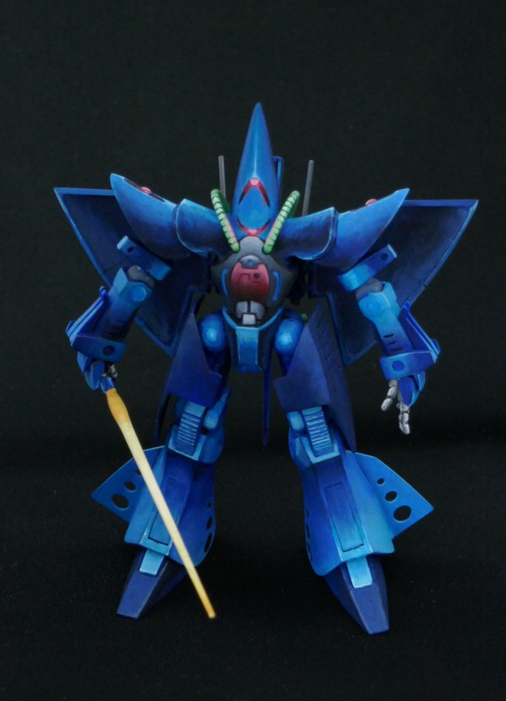 正面にダークな色を配置してヤザンの持つ凶悪な雰囲気を表現 